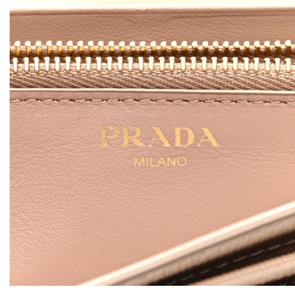 Authentic PRADA - Vitello Continentsl Flap Travel Wallet Cipria - Picture 5 of 6